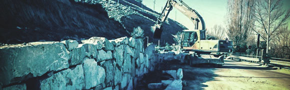 Realización de muro de escollera para retención del terreno en Monachil Granada